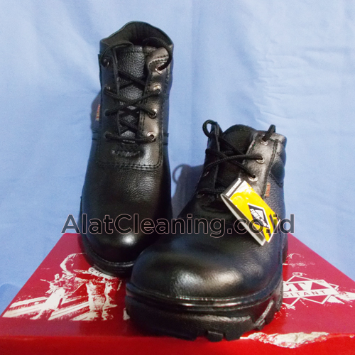 Sepatu Safety merk DELTA (Model Tali)