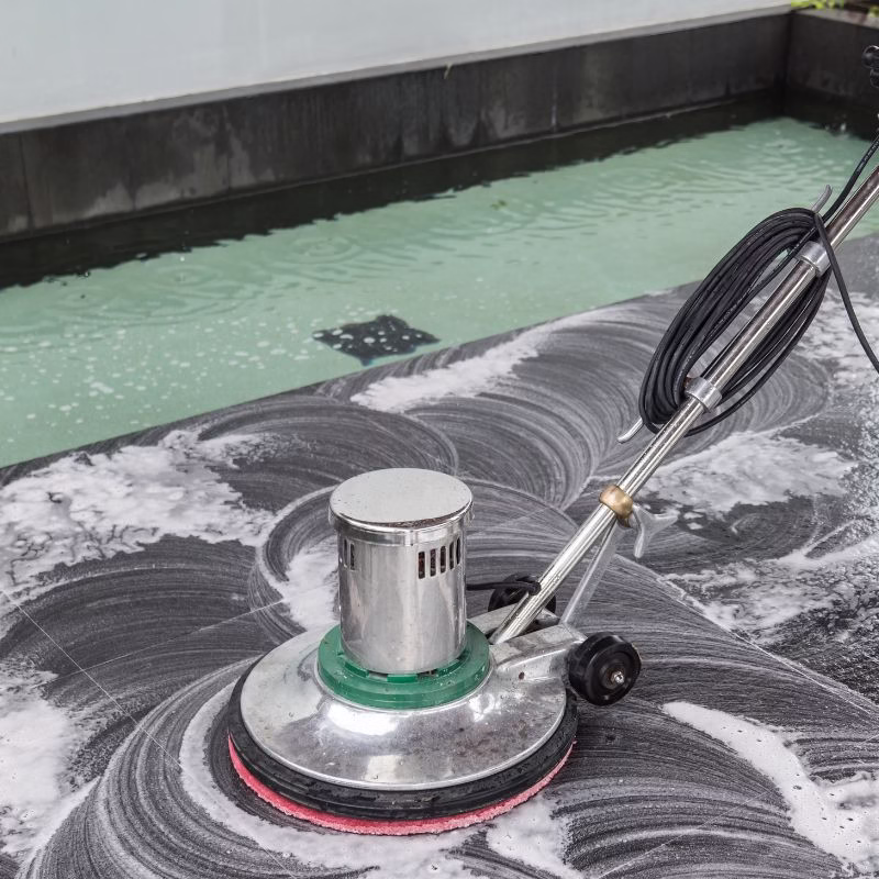 proses cuci lantai dengan polisher